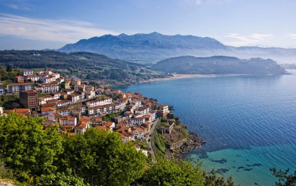 photo of the Village of Lastres in Asturia, on Camino del Norte